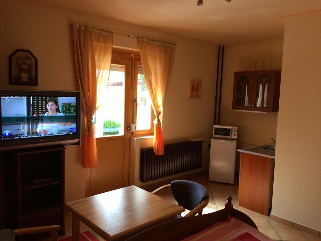 Апартаменты Margareta Apartman Шарвар Экстерьер фото